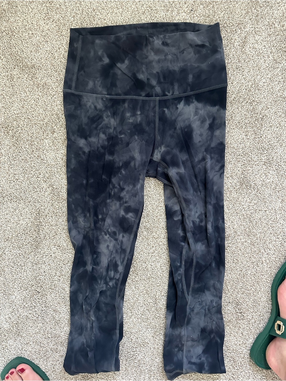 lululemon athletica High-Rise Align Charcoal Tie-Dye Leggings - size 6 - Picture 3 of 4
